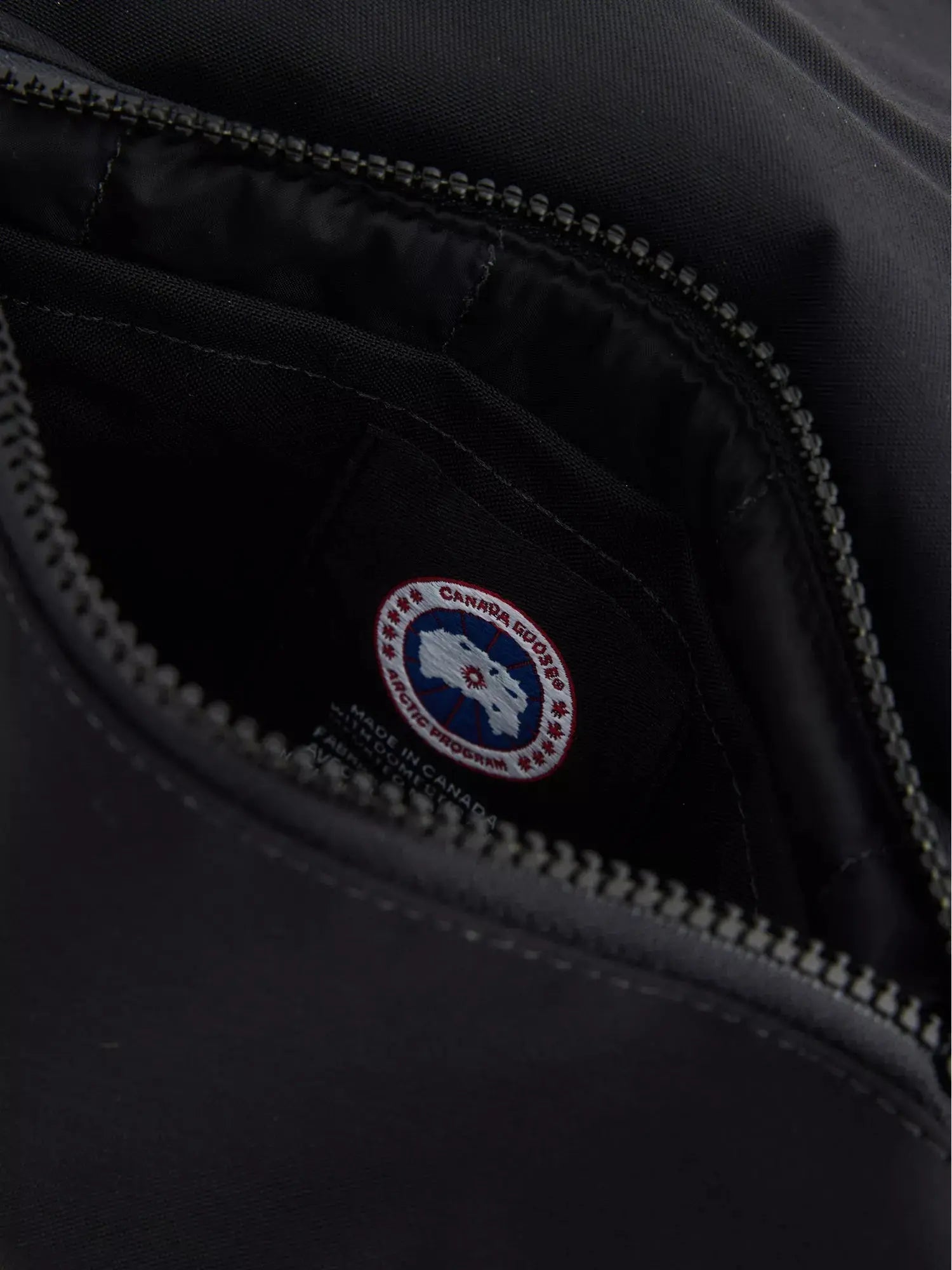 Men's Logo-Badge Nylon Crossbody Bag Canada Goose